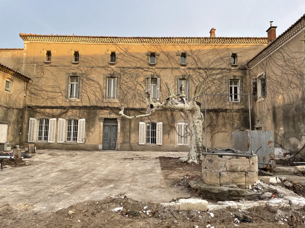 Mas dans les Alpilles avant sa restauration.